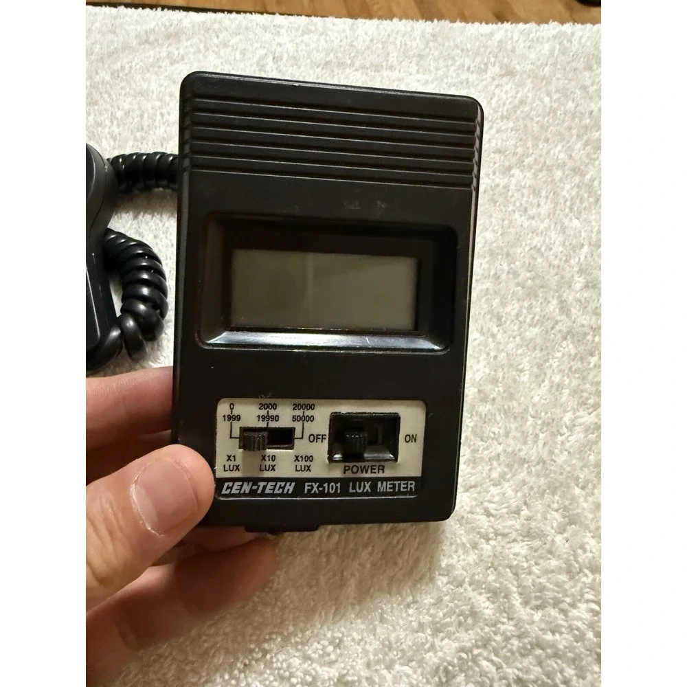 CEN-TECH FX-101 LUX METER